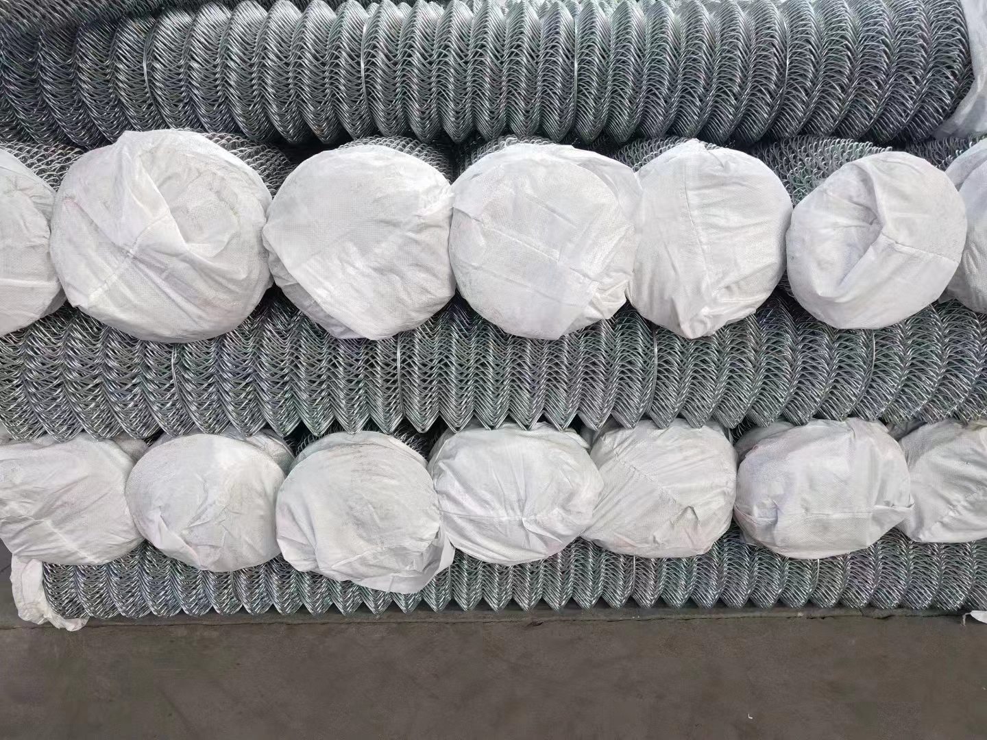 Hot DIP Galvanized Zinc Coated Diamond Mesh Farm Chain Link Fence